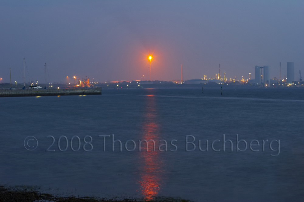 Night view, the Statoil refinery.